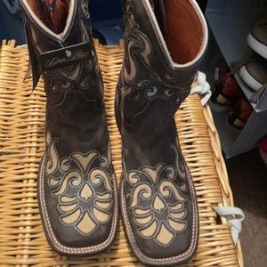 NWT/NWOB Don Post Boots